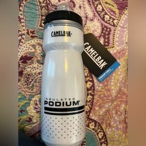 NWT CamelBak White Insulated Podium Chill Water Bottle